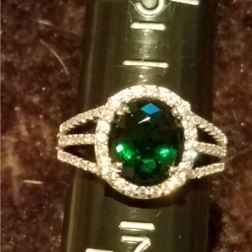 Simulated Peridot Ring‎ - Picture 5 of 7
